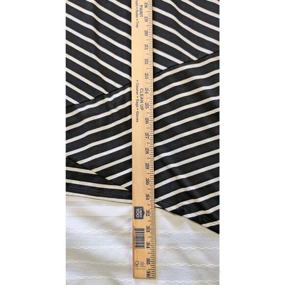 Avenue Top Womens Plus Size 20/22 2X Blqck White Striped Angled Hem Stretch - Picture 6 of 7